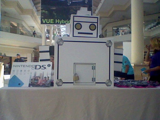 File:Promotion DS Fillbot Prize Box.jpg